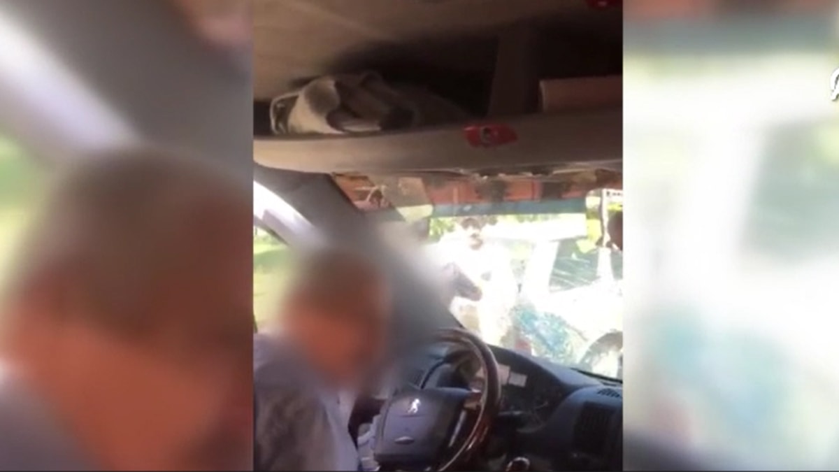 Alanya’da trafikte sopalı saldırı kamerada