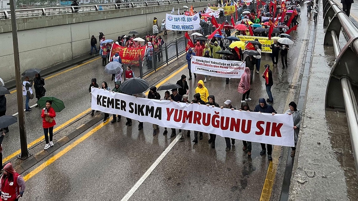 Ankara'da yağmur altında 1 Mayıs