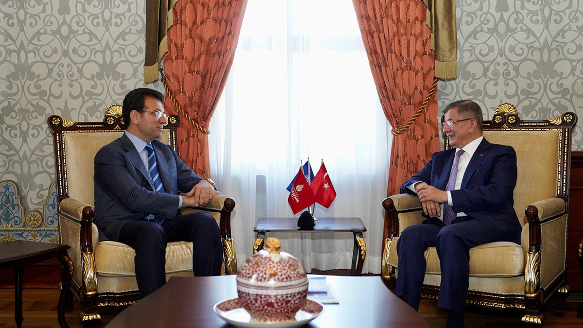 Davutoğlu'ndan İmamoğlu'na tebrik ziyareti