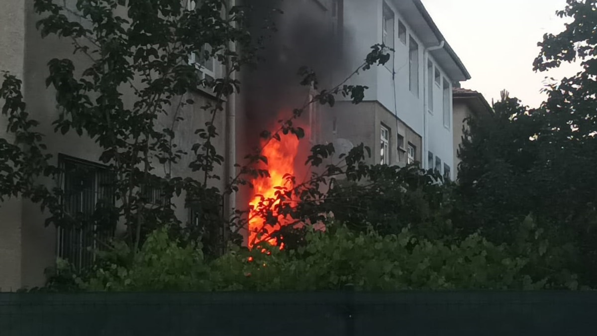 Kız arkadaşını döven ailesine sinirlendi, yaşadığı evi ateşe verdi