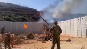 İsrail mancınıkla ateş topu fırlattı