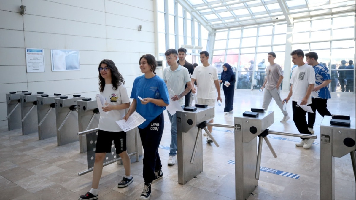YKS maratonu başladı: Milyonlarca öğrenci hayalindeki üniversite için sınavda...