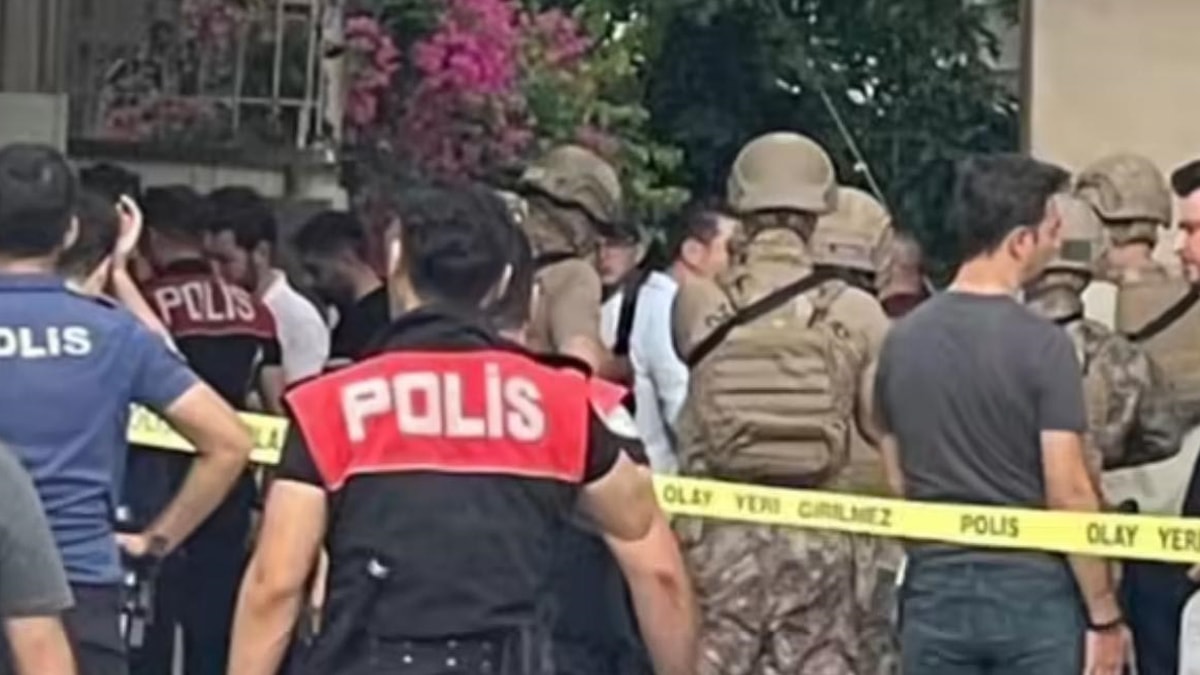 Anneannesini boğazından bıçaklayıp rehin alan kişi etkisiz hale getirildi