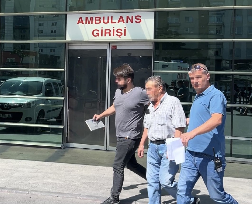 Bıçaklı kavgada öldürdü, kendi de yaralandı