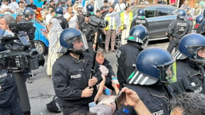 Berlin’de eylemciler darbedildi… Çok sayıda gözaltı var