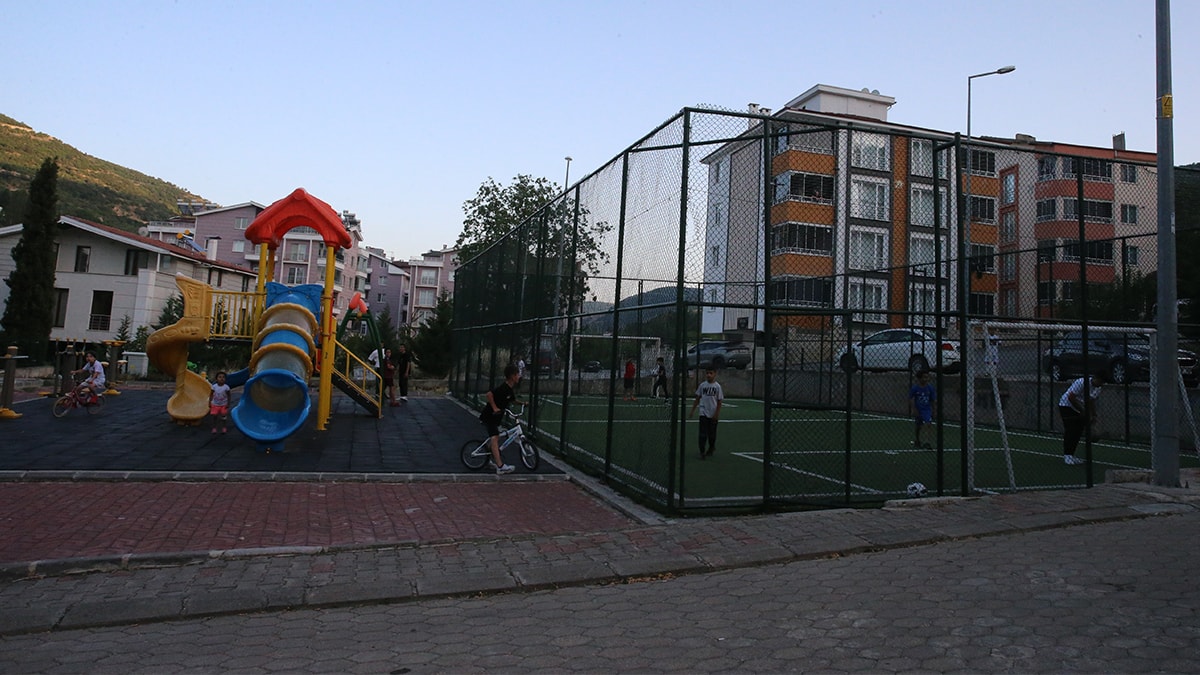 10 yaşındaki çocuk yorgun mermiyle yaralandı