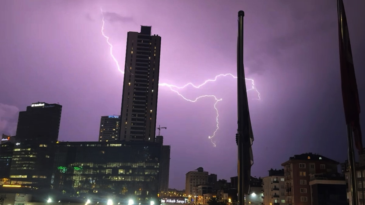 İstanbul’da gök gürültülü sağanak