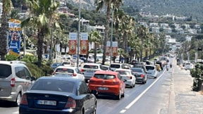 Tatilciler dönüş yoluna düştü; İlçeden 30 bin araç çıkış yaptı