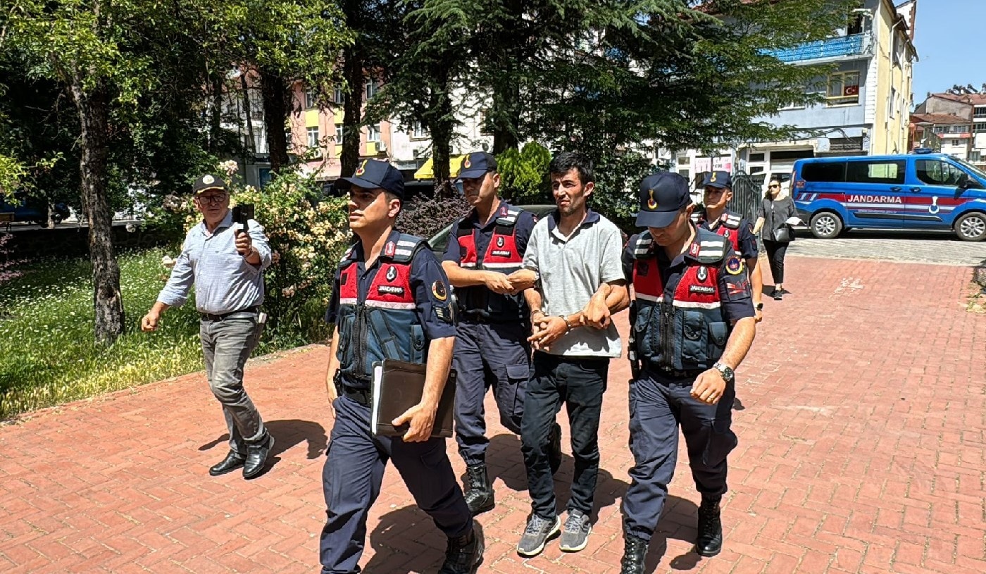 'Kız kardeşimi dövüyor' dedi, babasını öldürdü