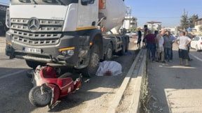 Motosiklet, beton mikseri ile çarpıştı: 2 ölü