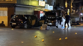 İstanbul’da araçtan 30 mermi sıkıldı: Yaralılar var