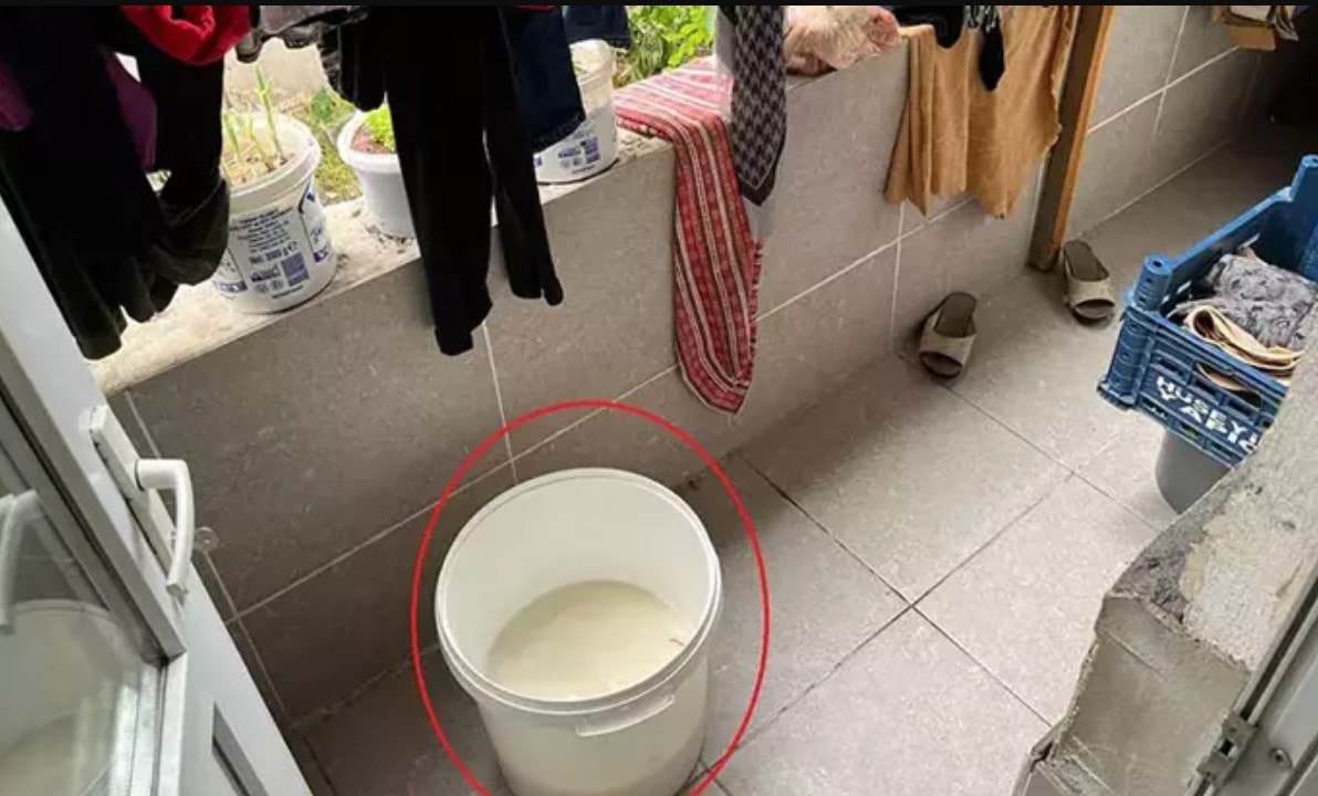 Süt kovasının içine düşen bebeğin durumu kritik