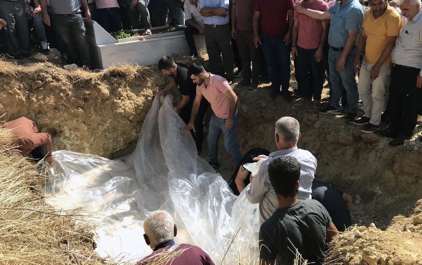 Damat katliam yapmıştı... Öldürdüğü eşi ve ailesi defnedildi