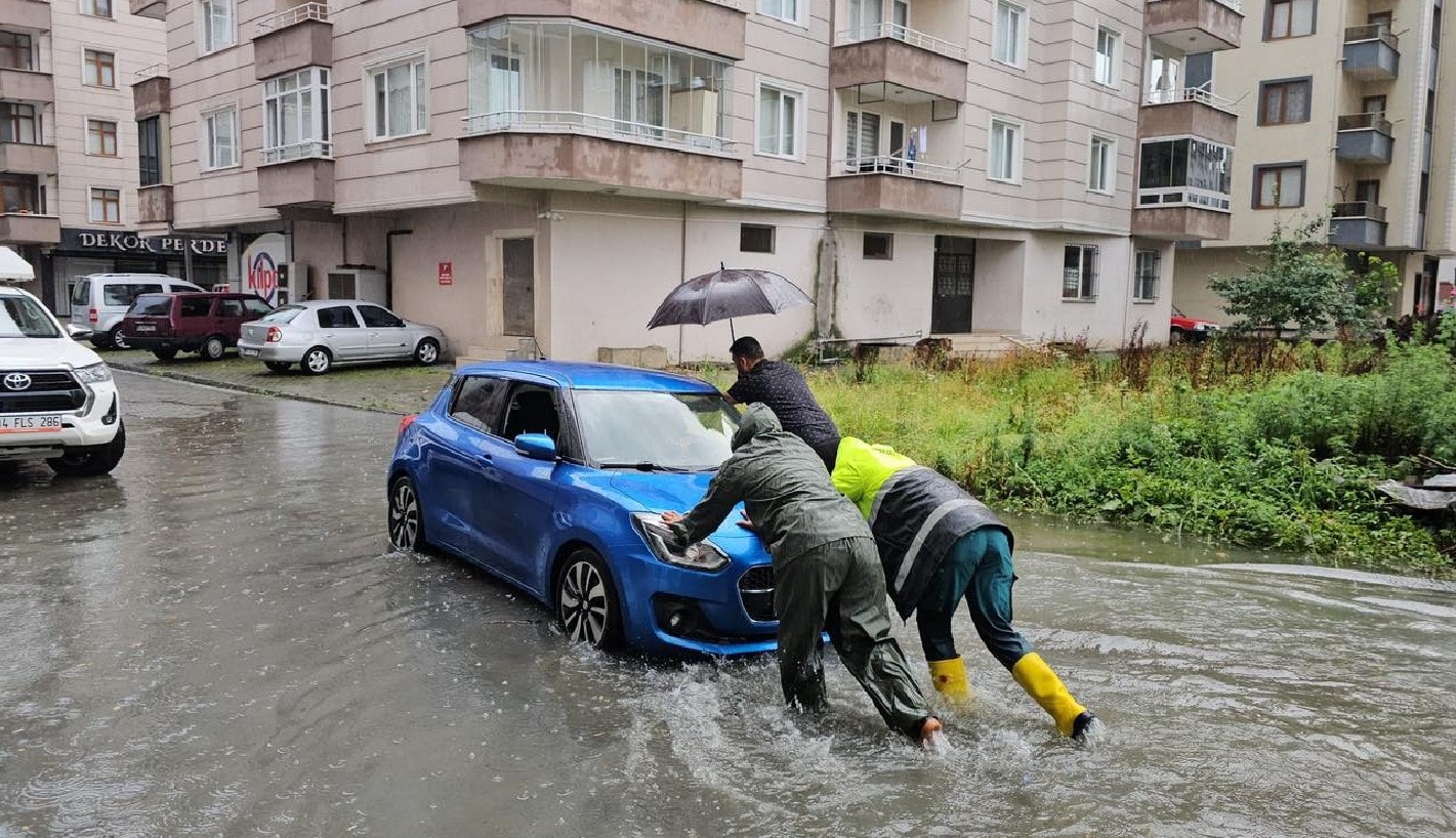 Artvin'i sağanak yağış vurdu