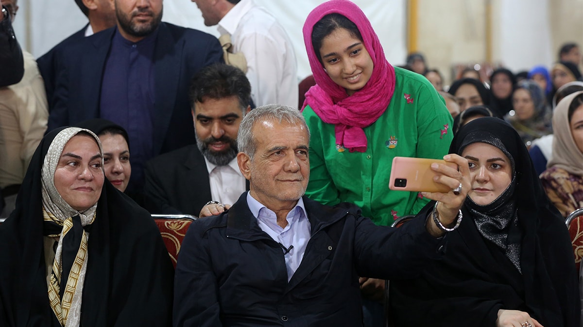 İran’da cumhurbaşkanı adayından başörtüsü çıkışı