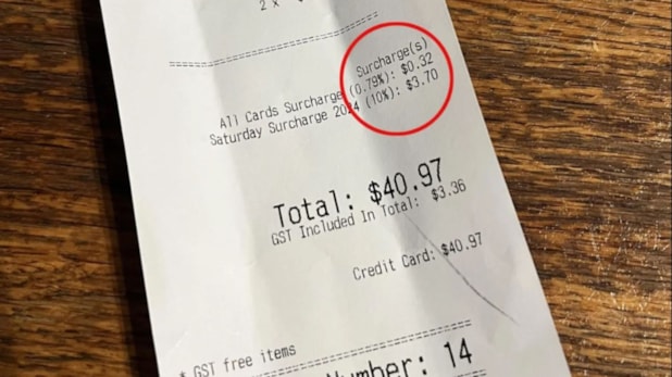 Restoran fişindeki detay şaşkına çevirdi: Hafta sonu için ekstra para aldılar