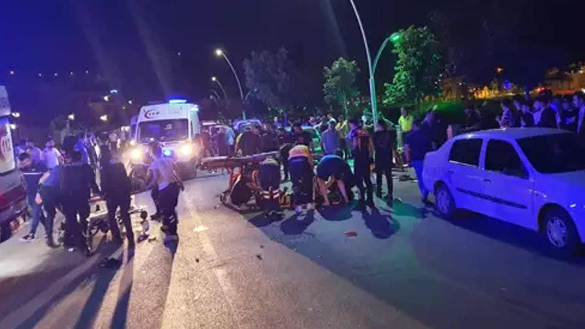 Kafa kafaya çarpışan motosikletlerde can verdiler