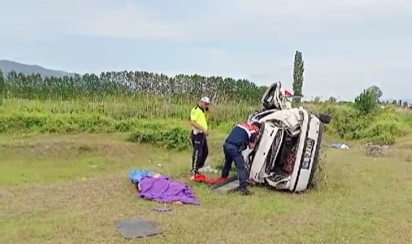 Tokat'ta feci kaza: Aynı araçtaki 3 kişi öldü...