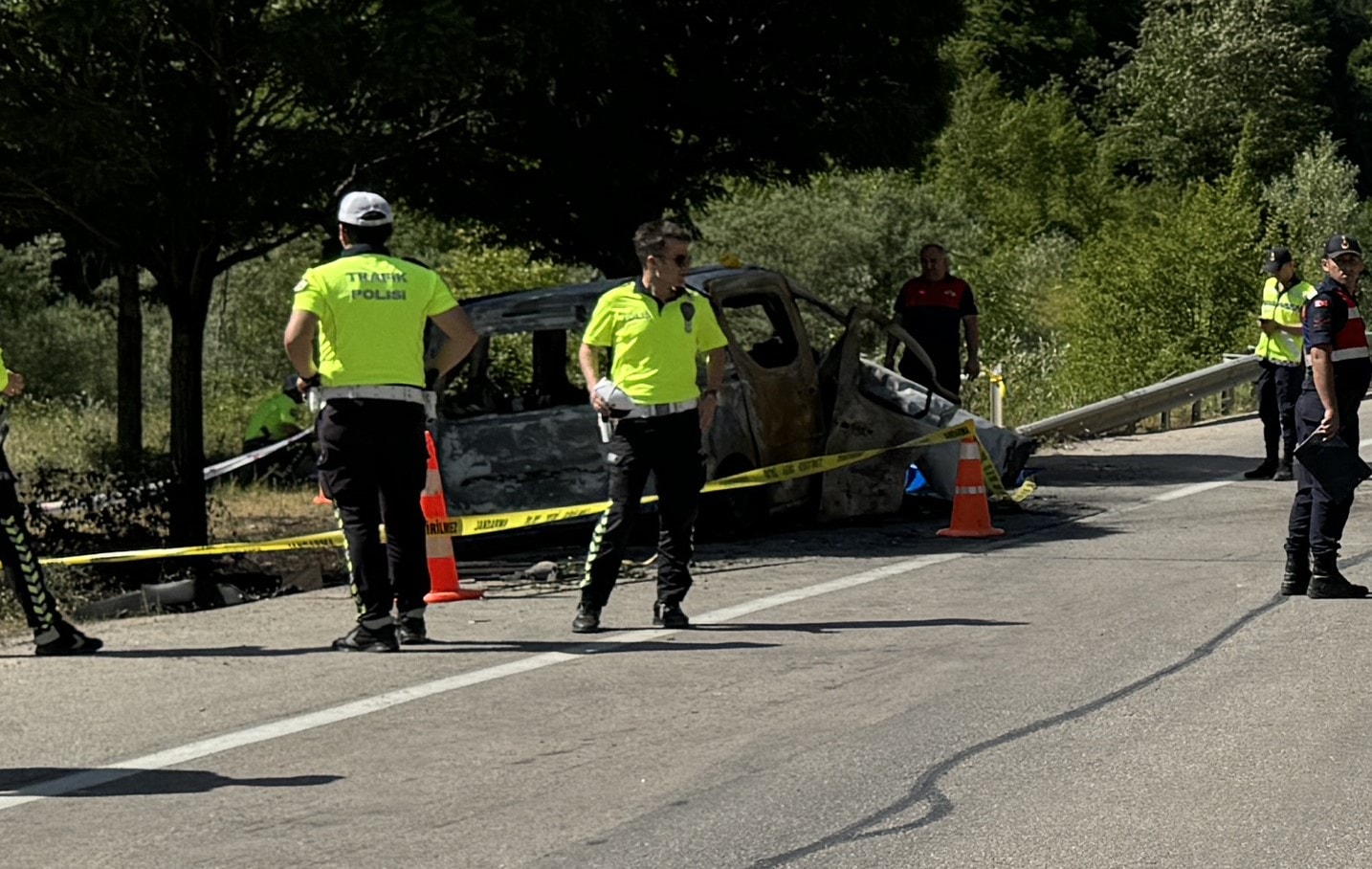 Sinop'ta kaza sonrası araç alev aldı: Dört ölü, iki yaralı