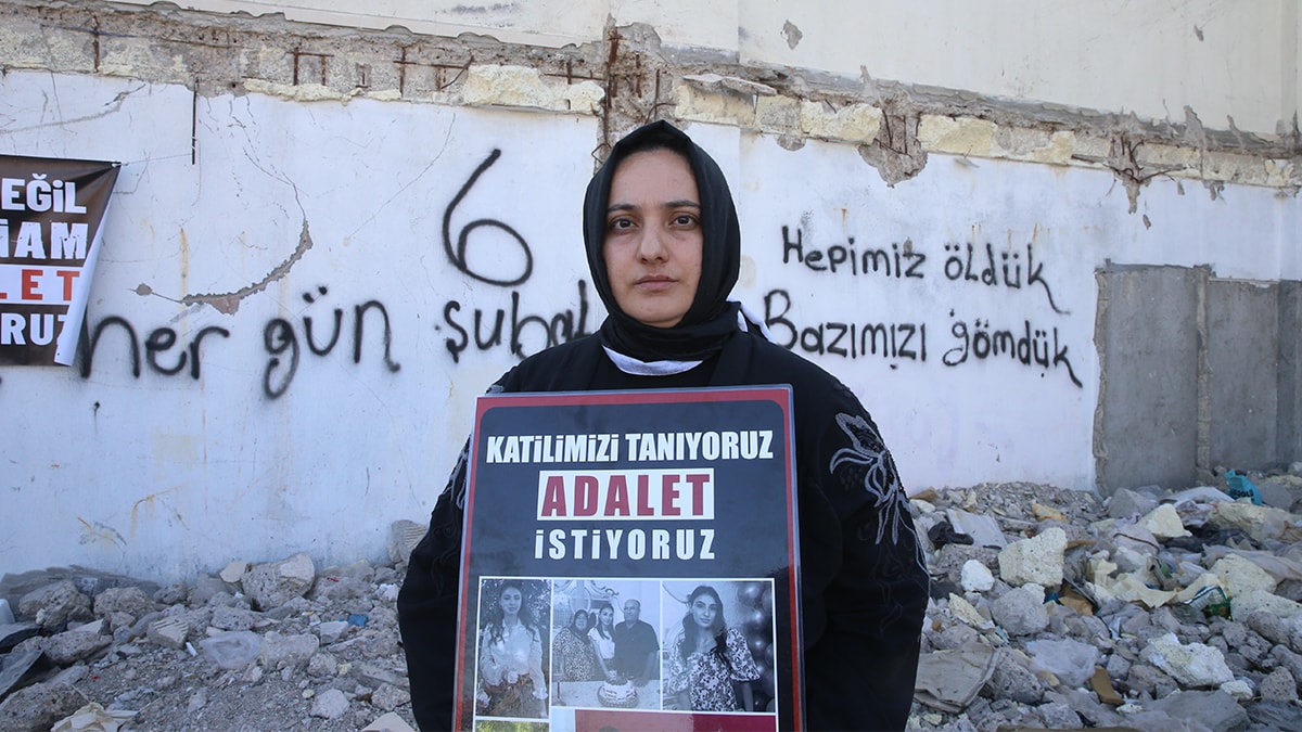 Depremzede aileler adalet nöbeti başlattı