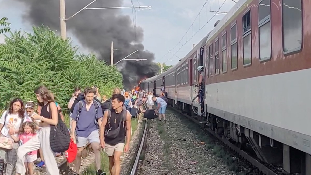 Otobüs ile tren çarpıştı: Çok sayıda ölü ve yaralı var