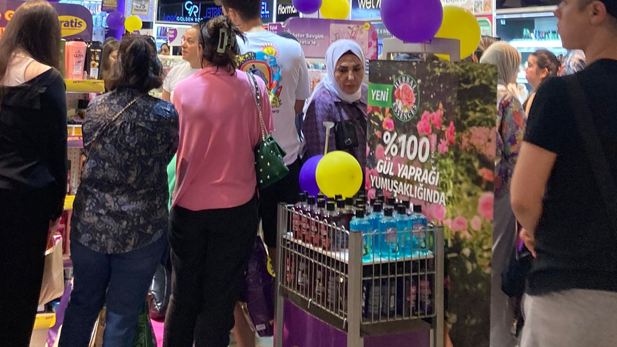Kozmetik mağazalarında indirim kavgası