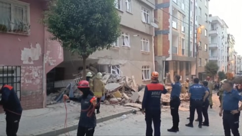 İstanbul'da 4 katlı binada çöktü: Çalışmalar başladı
