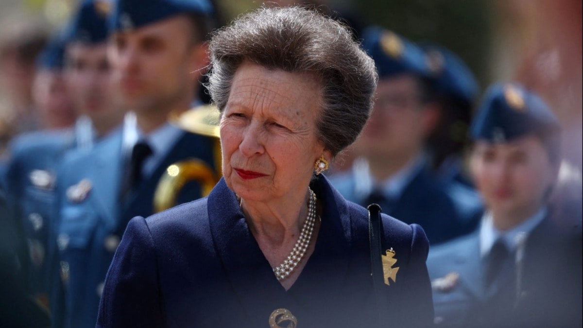 İngiltere Kralı III. Charles'ın kız kardeşi Prenses Anne beyin sarsıntısı geçirdi