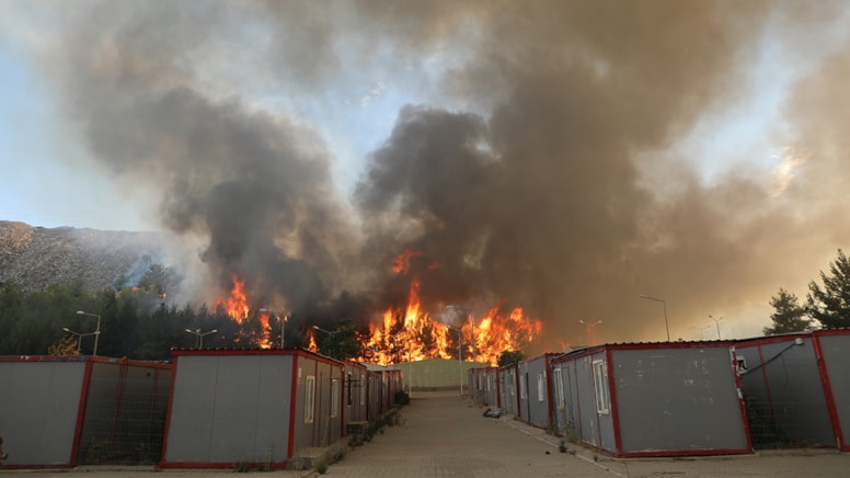 Gaziantep’te orman yangını: Geçici Barınma Merkezi’ne sıçradı