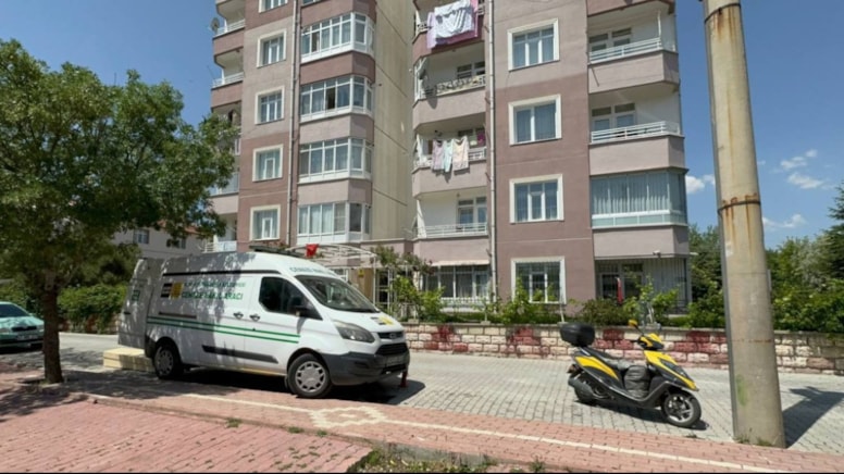 Konya'da 2 kız kardeşin sır ölümü: 4 saat arayla bulundular - Sözcü