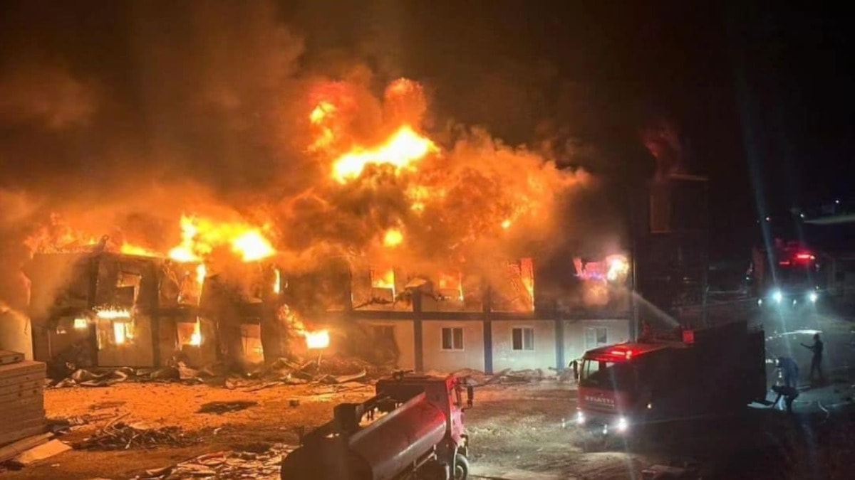 Hatay'da, TOKİ şantiyesindeki yangın korkuttu