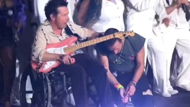 Ünlü müzik festivalinde büyük sürpriz: Tekerlekli sandalye ile çıktı...