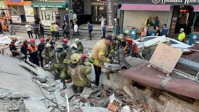İstanbul Küçükçekmece'de bina çöktü: Ölü ve ağır yaralılar var