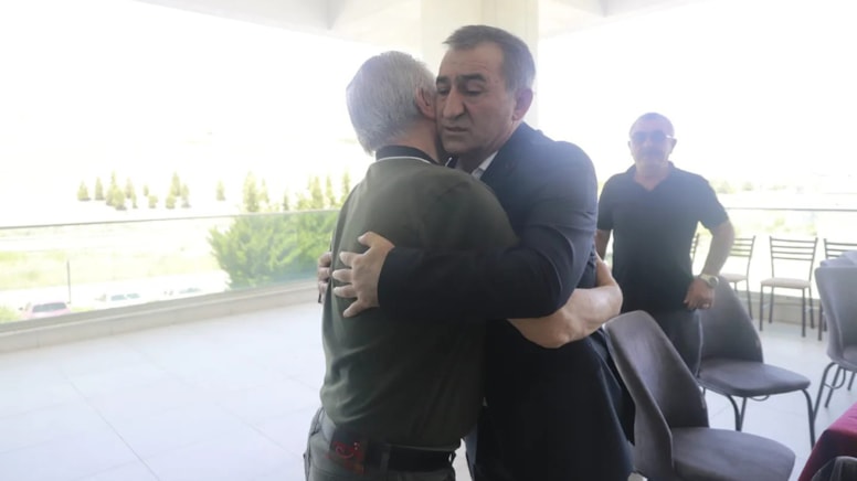 AKP’li başkandan katilin ailesine taziye ziyareti