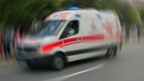 Çekici şarampole devrildi: Biri çocuk 2 kişi öldü