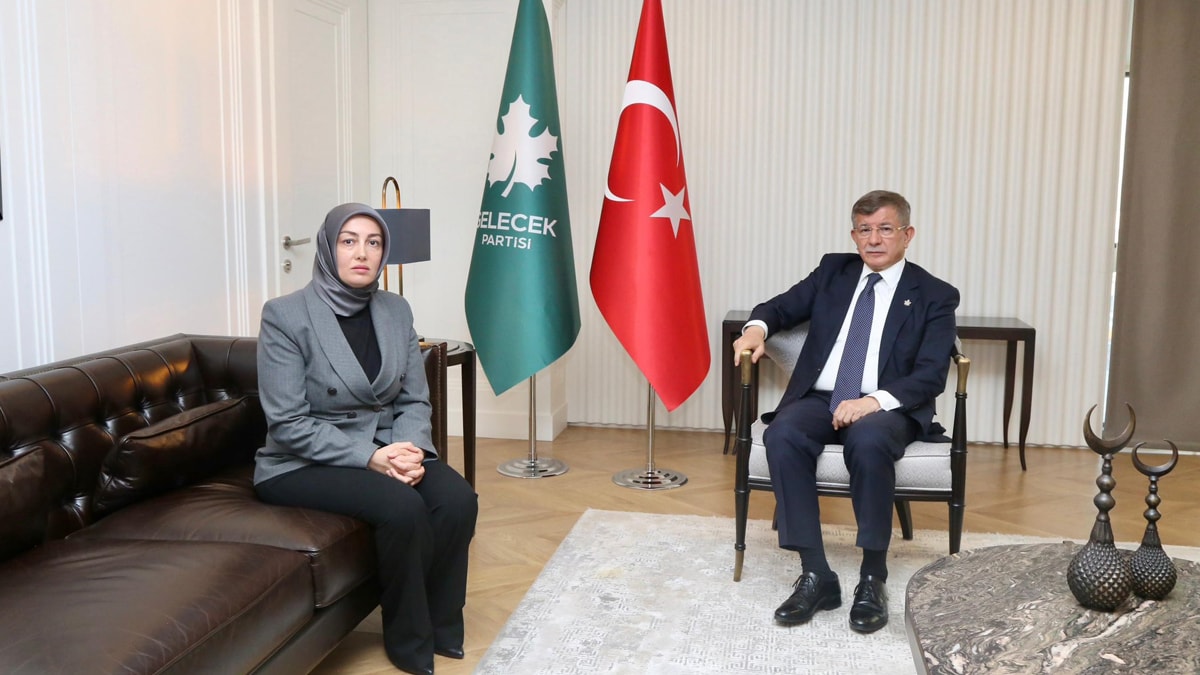 Ayşe Ateş, Ahmet Davutoğlu’nu ziyaret etti