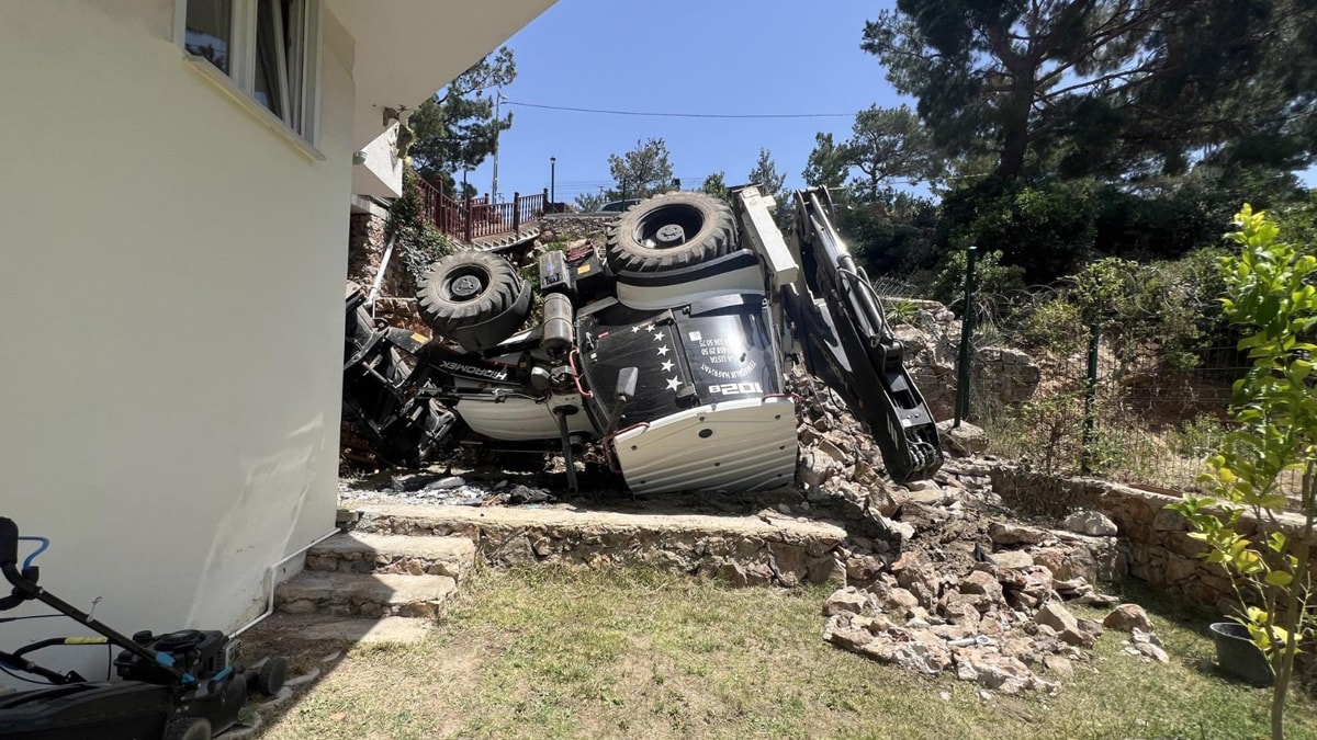 11 yaşındaki çocuk, hareket ettirdiği iş makinesinin devrildiği kazada öldü