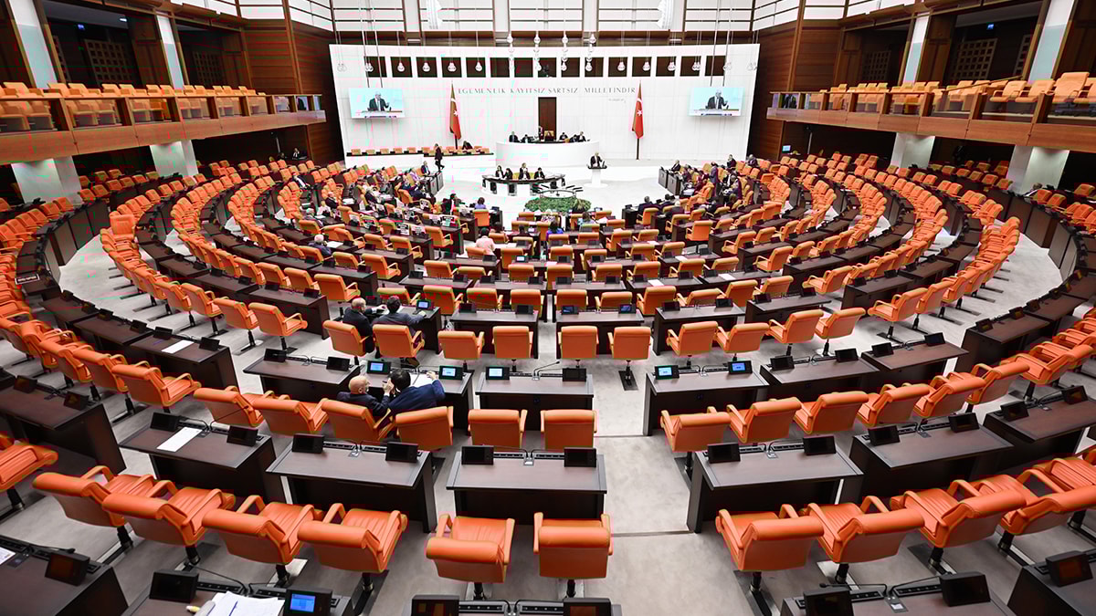 Meclis'te yolsuzluk gerilimi