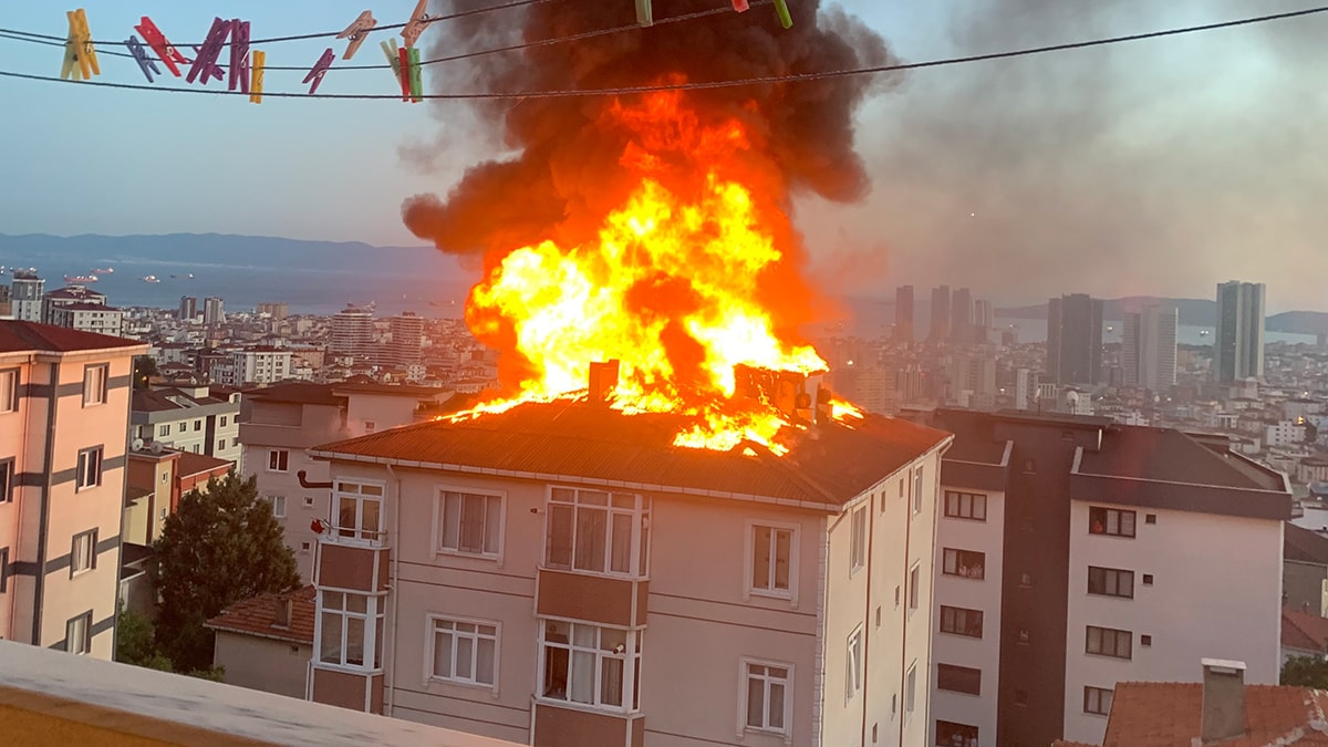 İstanbul Kartal'da korkutan yangın