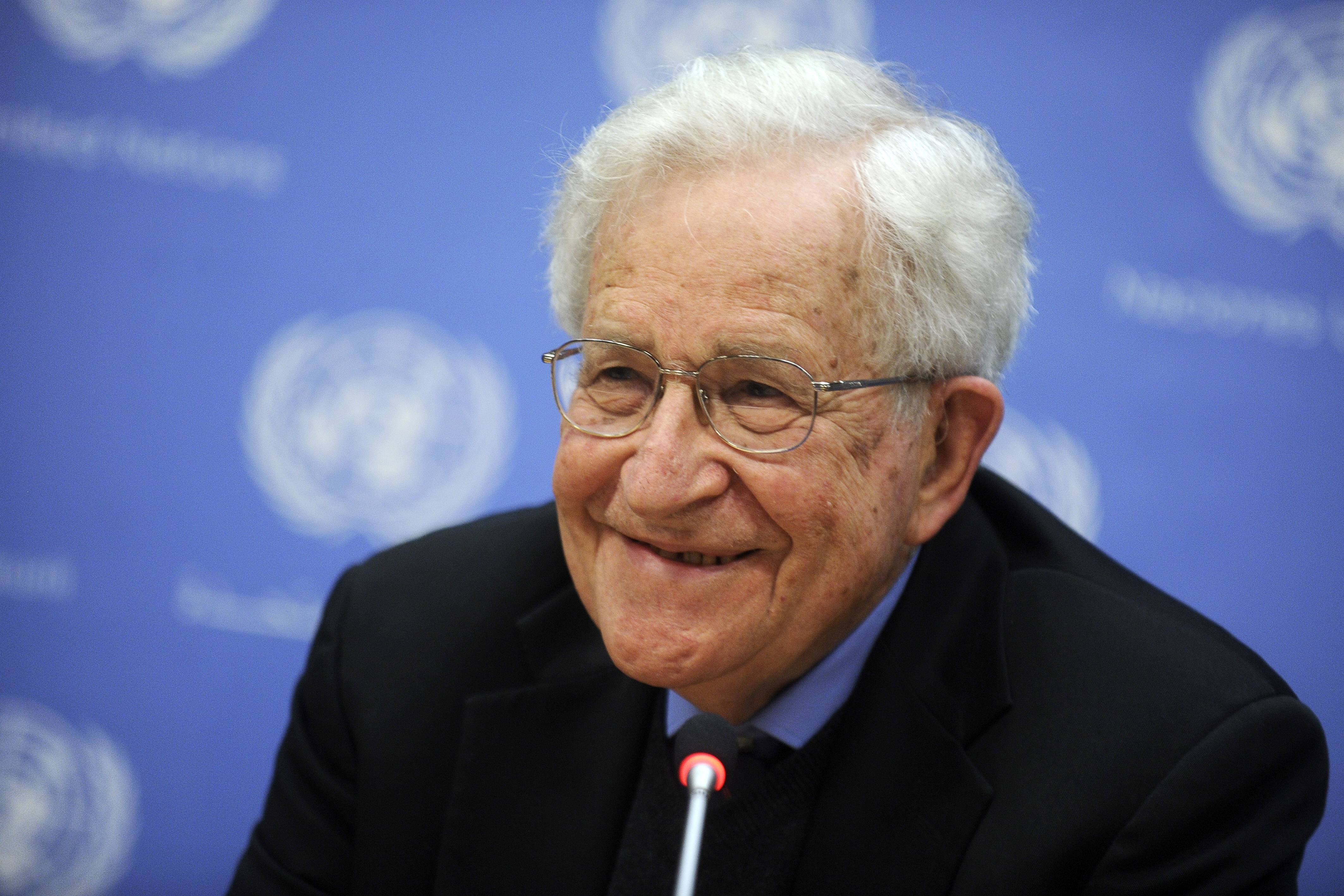 Noam Chomsky'den üzen haber... Artık konuşamıyor