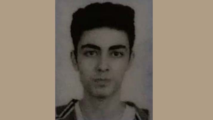 Oğlunu öldürdü, kendini tuvalete kilitledi