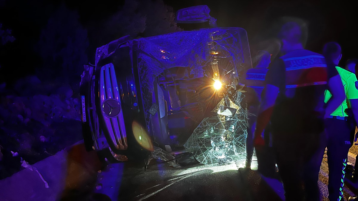 Kastamonu'da yolcu otobüsü devrildi: 10 yaralı