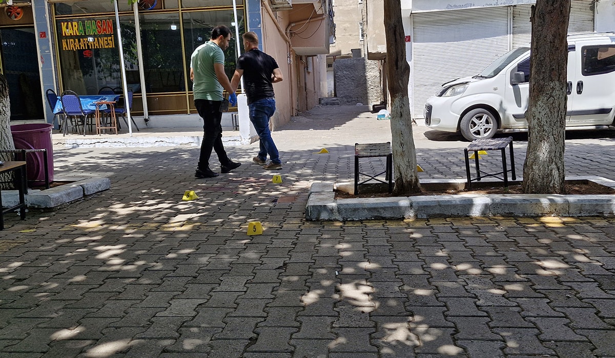 Kıraathane önünde, husumetlisi tarafından vuruldu