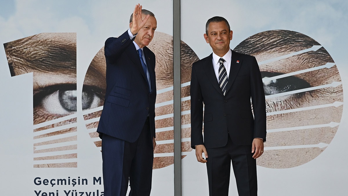 18 yıl sonra tarihi ziyaret... Erdoğan, CHP Genel Merkezi'nde Özgür Özel ile görüştü