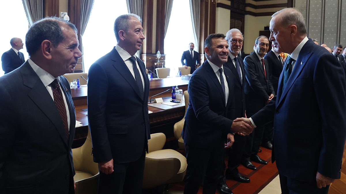 Cumhurbaşkanı Erdoğan, Galatasaray yönetimini Külliye'de ağırladı