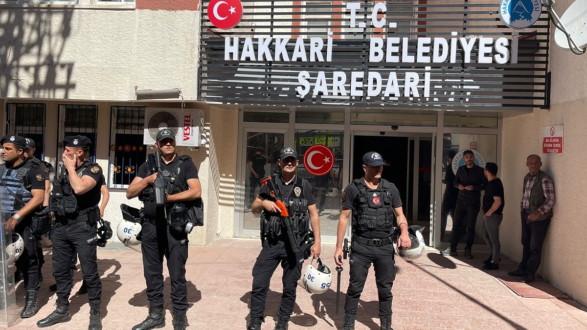 DEM Parti'den kayyum nöbeti