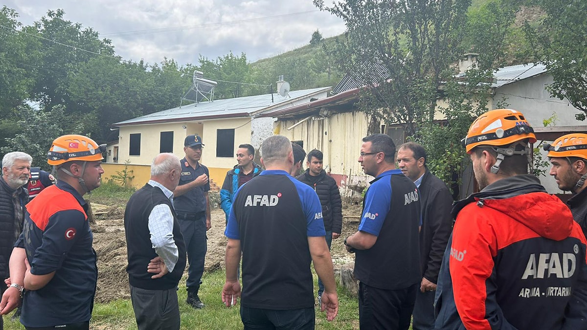 Heyelan nedeniyle 5 ev tahliye edildi