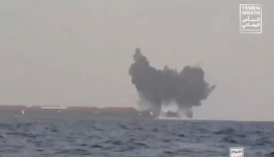 Kızıldeniz'de korkutan görüntüler: Husiler, Yunan gemisini böyle batırdı