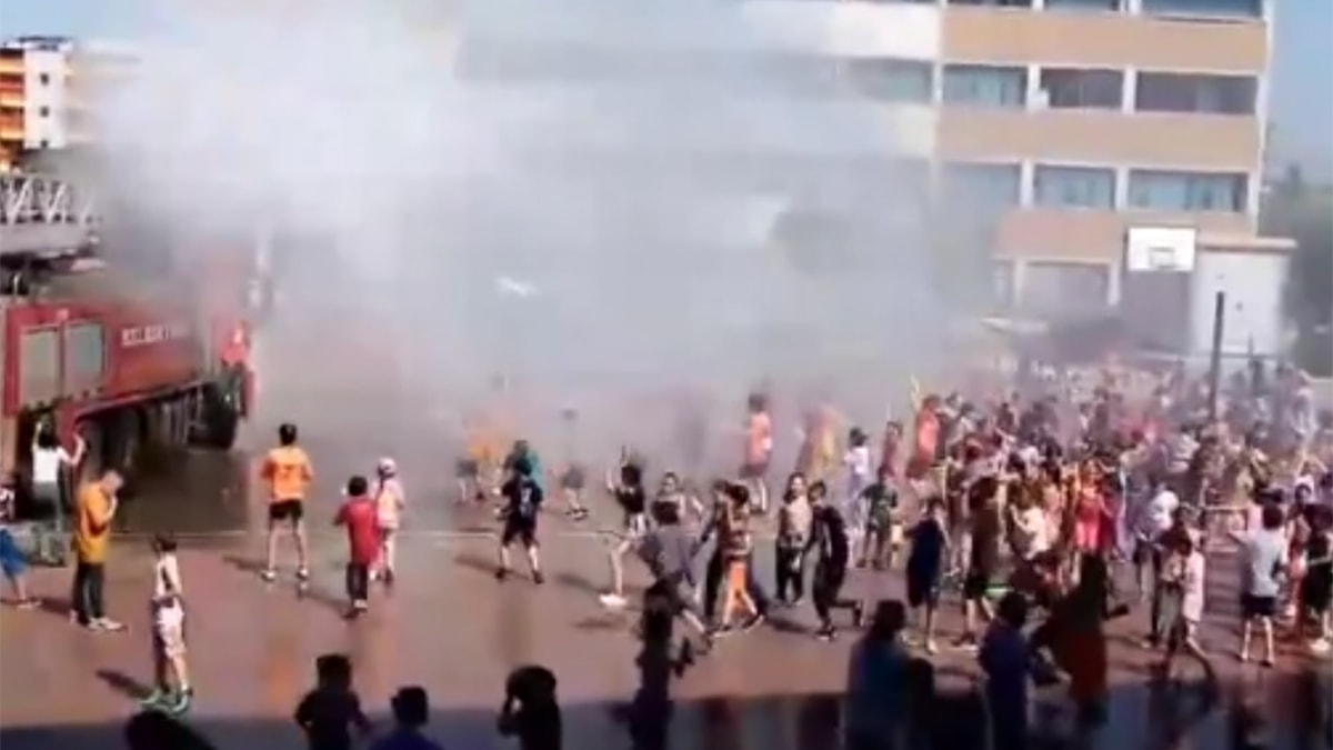 Sıcak bunalttı, yardıma itfaiye koştu