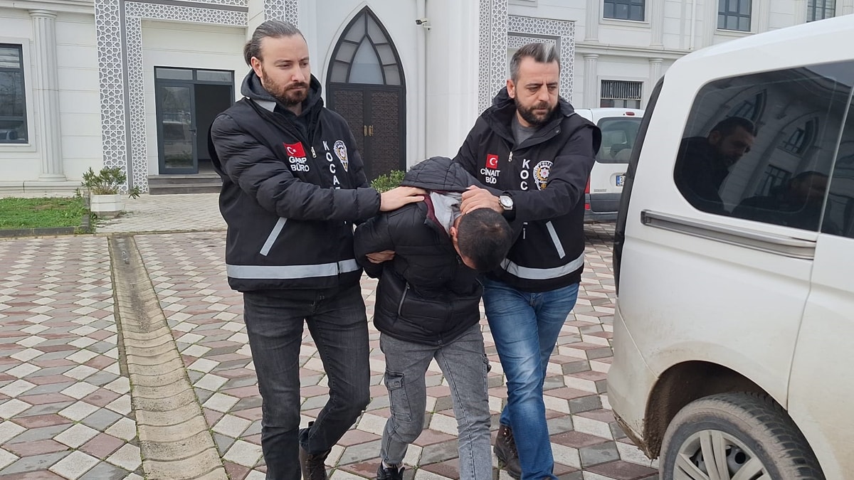 Cinayetle ilgili dikkat çeken sözler: 'Boğuşma sırasında bıçak kendisine saplanmış olabilir'